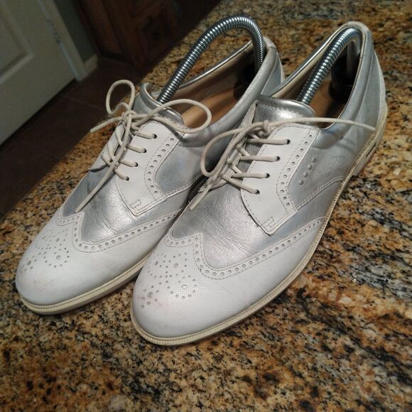Ecco Womens Tour Hybrid Wing Tip Spikeless Golf Shoes Leather Silver Sz 40 US 8 - Picture 1 of 14